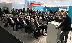 Volkswagen und Zulieferer tauschen sich über nachhaltige Materialien bei IZB ZOOM IN aus